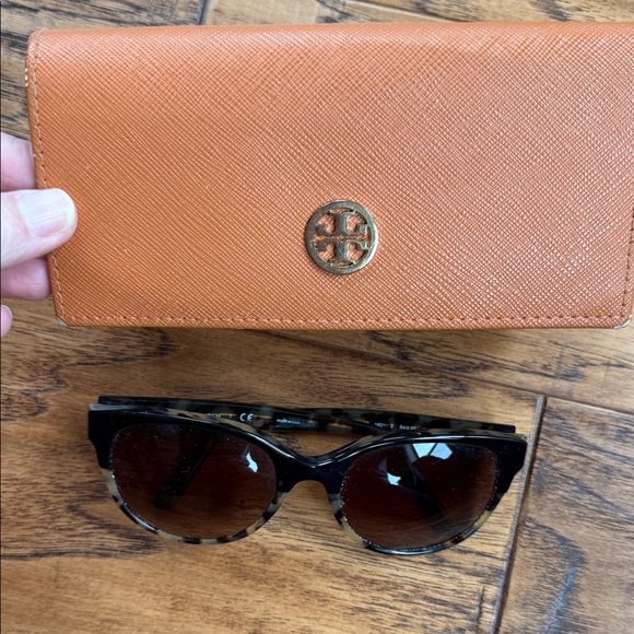 Tory Burch Accessories - Tory Burch Tortoise Sunglasses and Orange Case